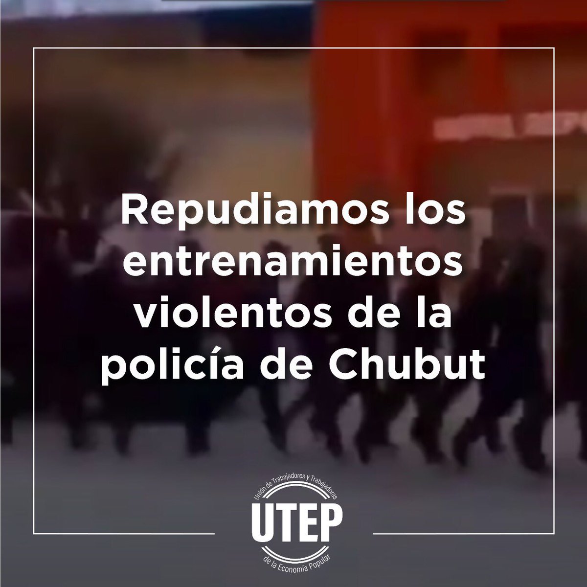 UTEPoficial's tweet photo. Repudiamos los entrenamientos con cantos violentos de la policía de Chubut contra los/as más humildes.

Desde la economía popular siempre denunciamos la persecución y el hostigamiento de las fuerzas de seguridad en los barrios populares y la estigmatización de la protesta social. https://t.co/t94k4oCeW5