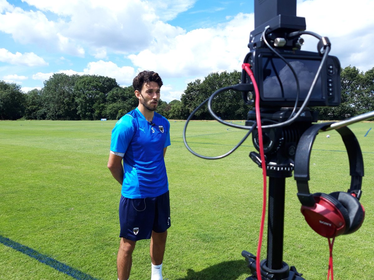 surreyfa's tweet image. A great day filming with @AFCWimbledon as part of our mental health project with @beder_uk &amp;amp; @CapCo_Tweets 💙

#ThisIsSurreyFootball #AFCW