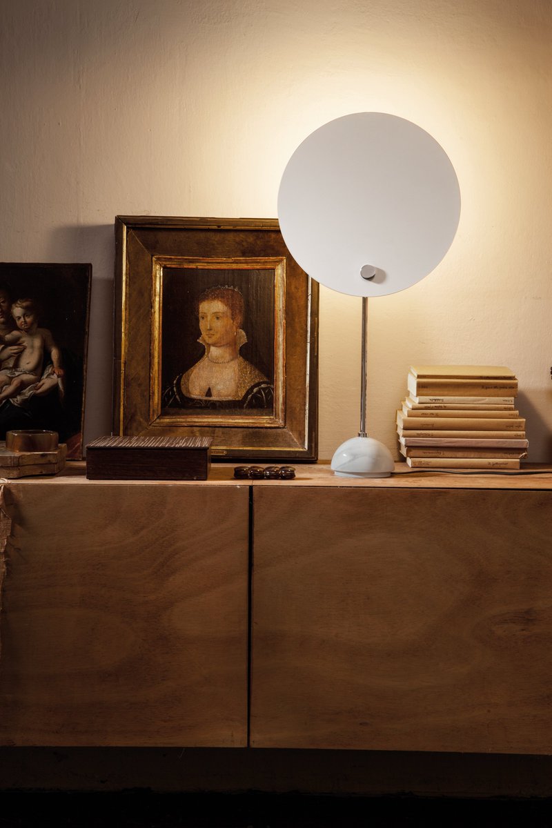 Nemo_Srl's tweet photo. Kuta lamp is an excellent example of Magistretti's constant quest to combine formal simplicity with an elegant luminous effect of shadow and darkness as well as the use of black and white.
Kuta is on show at @triennalemilano until September 12th. @FondMagistretti
#nemolighting https://t.co/gEl294eUiz
