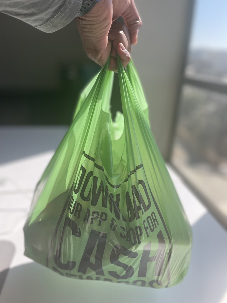 mash_iie's tweet photo. If you love healthy food on-the-go, there's no better
place to get healthy snacks than @FreshstopSA!
Comment with your favorite #FreshStopSA snack
below with #FillUpFreshUp.
@StorybookPR https://t.co/F5GtCMWWrS