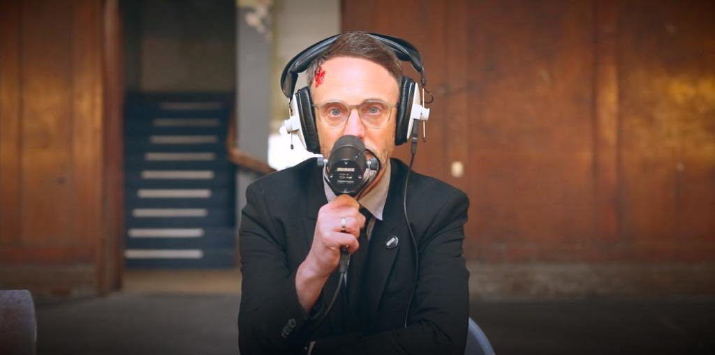 Our own <a href="/RodJonesMusic/">Rod Jones</a> in his acting debut for the new <a href="/HHawkOfficial/">Hamish Hawk</a> video alongside <a href="/kingcreosote/">king creosote</a> and <a href="/witheredhand/">Withered Hand</a>   Go check it out clashmusic.com/news/track-of-…
