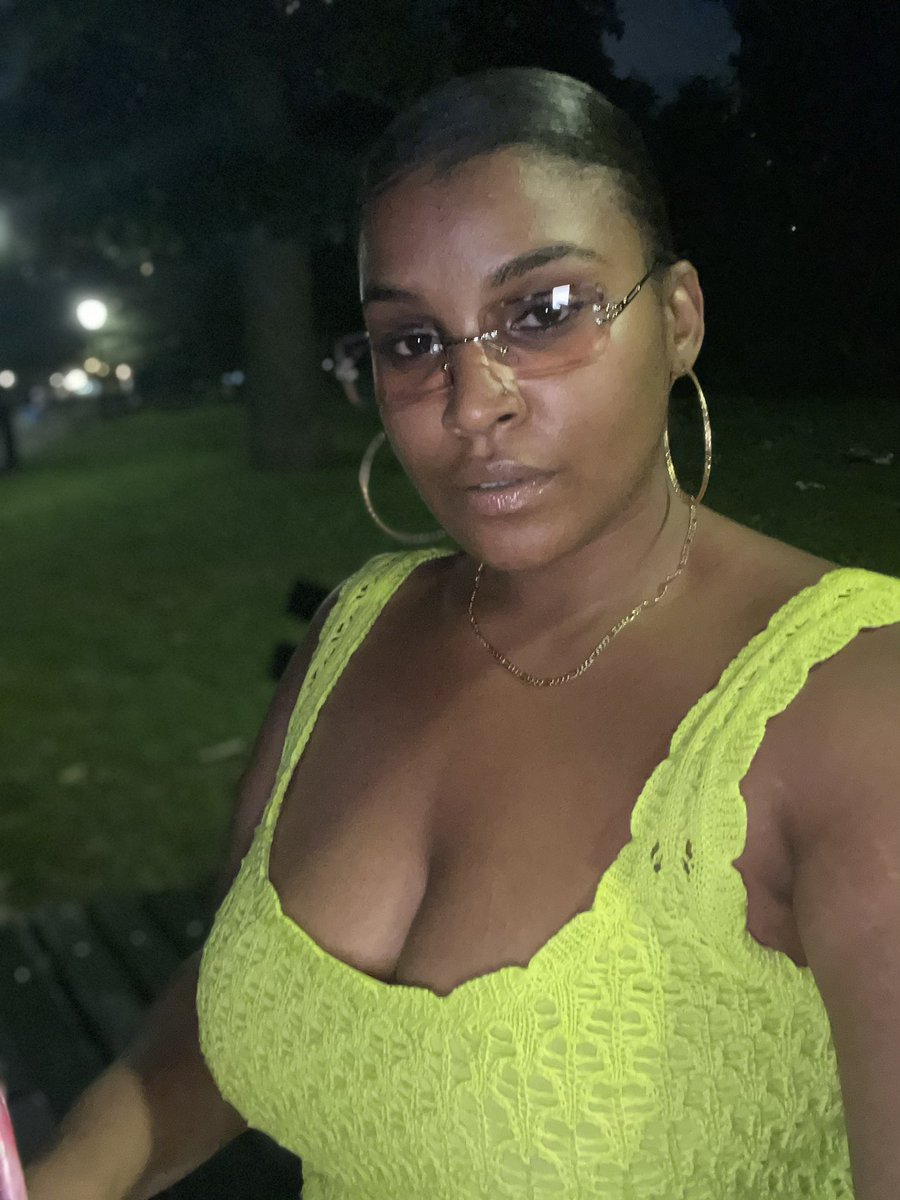 Pandaforeva1's tweet photo. Don’t take her for granted 💚 @FTFSnaps #ftfbabe #plusfashion #Plussizefashionblogger #plussizemodel https://t.co/38QlaLpmGo