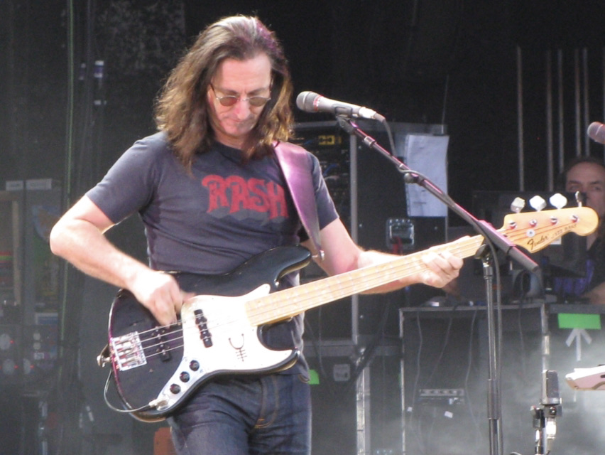 The great Geddy Lee is 68 today. Happy Birthday, Dirk!

(Photos by K-Dogg) 