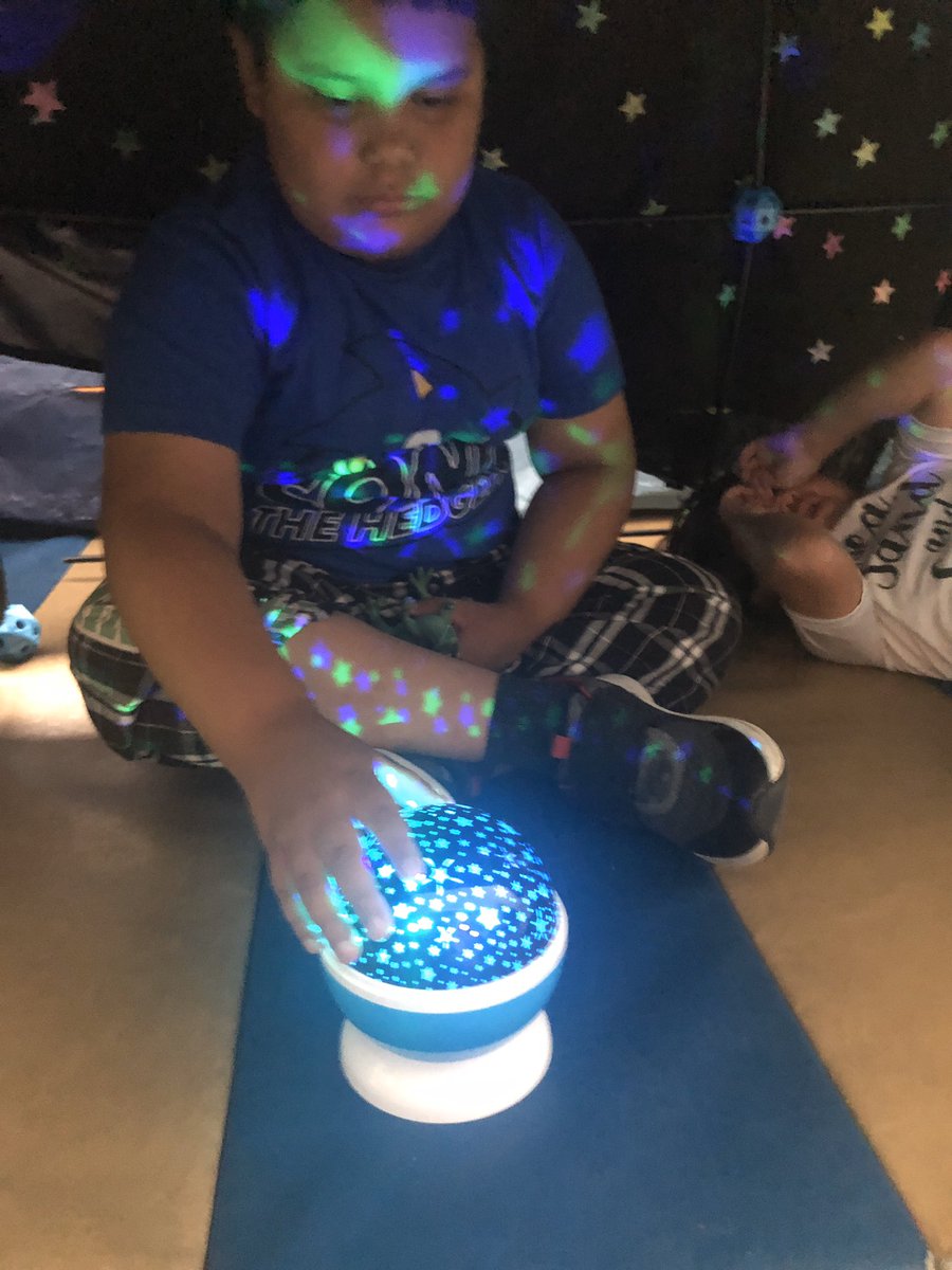 Continuing with their space unit, <a href="/KeatsKiddos/">Brittany Keats</a> ‘s class made kaleidoscopes and then absolutely loved looking at the stars in their classroom planetarium! #ESY21 💚🚀⭐️🌙💫