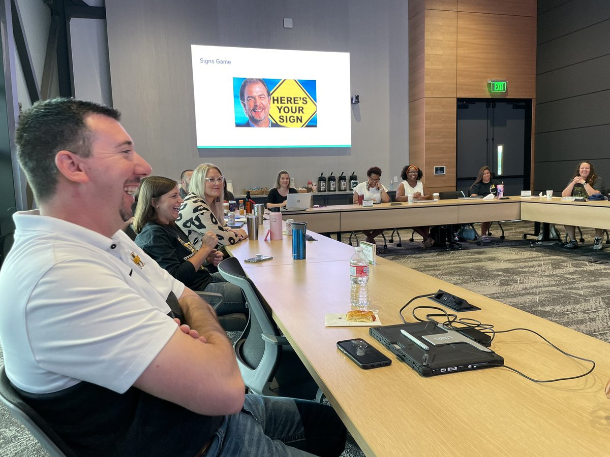 aleal469's tweet photo. The @2018Memorial leadership team got together to discuss the major elements of instruction that will guide our work this year. We love working together to try and improve our campus for our students. A big THANK YOU to @core1937 for hosting our meeting today. #WinTheBattle https://t.co/Jzy3BOrtx5