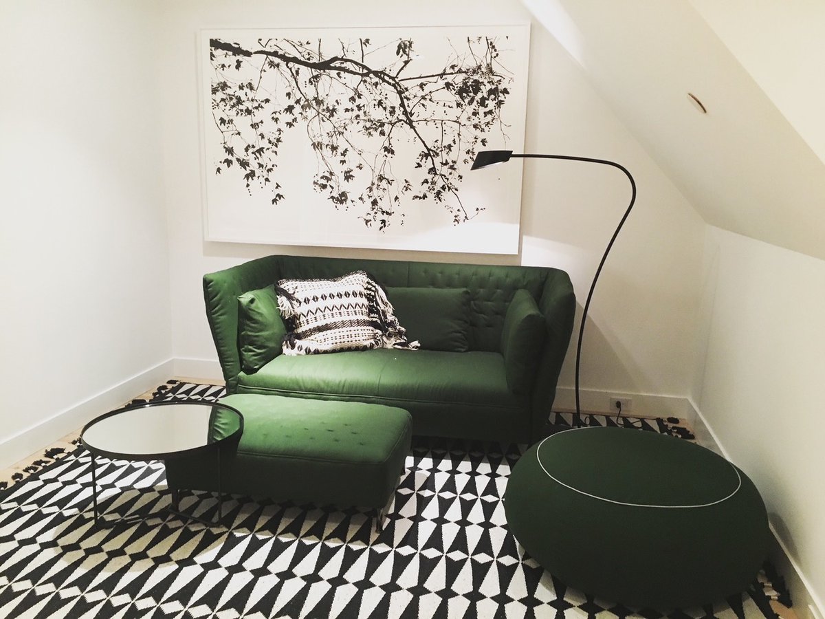 theodoresdc's tweet image. Black, white and a touch of green in this niche we designed for our clients' sitting area. #modernseating #modernfurniture #interiordesign #designdc #designinspiration #homeinterior #luxuryhome #homedecor