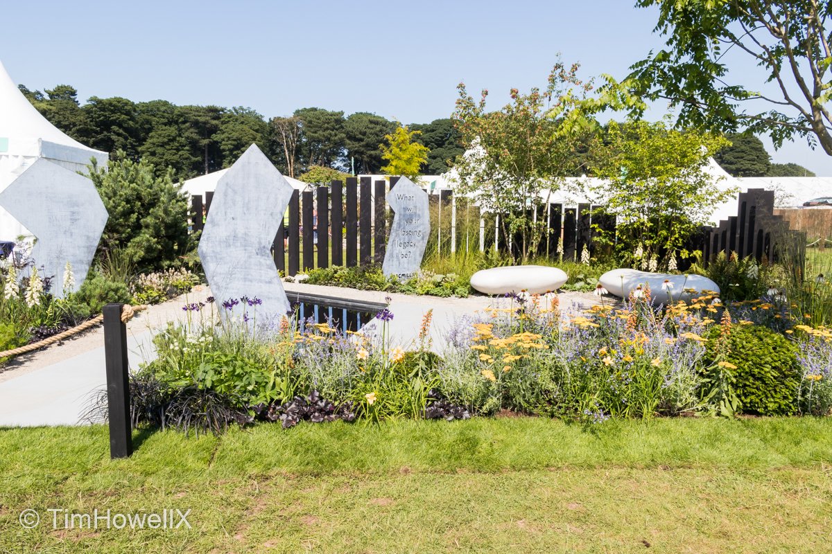 TimHowellX's tweet photo. #Top20Highlights of #RHSTatton #Highlight 03 @robhardygardens wins my"He Came, He Saw, He Conquered"award for turning up at his 1st flower show and winning gold and "Best in Show" with the @macmillancancer garden built by Peter Gregory Landscapes, plants from @laneslandscapes https://t.co/bzwis3YkcS