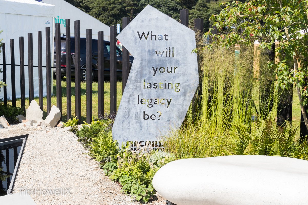 TimHowellX's tweet photo. #Top20Highlights of #RHSTatton #Highlight 03 @robhardygardens wins my"He Came, He Saw, He Conquered"award for turning up at his 1st flower show and winning gold and "Best in Show" with the @macmillancancer garden built by Peter Gregory Landscapes, plants from @laneslandscapes https://t.co/bzwis3YkcS
