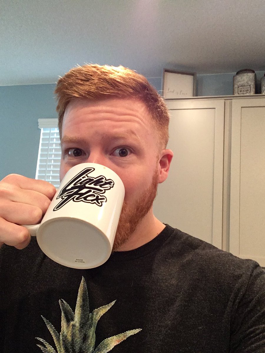 FragArtist's tweet image. We out here flexing 💪🏻 @R0SSBURGER #lightflex