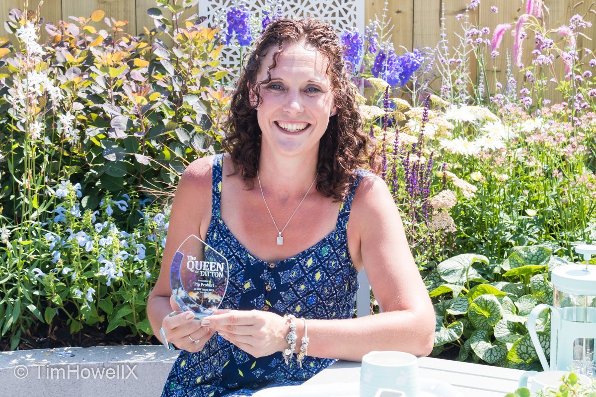 TimHowellX's tweet photo. #Top20Highlights of #RHSTatton #Highlight 04 such beautiful planting,exquisite design,superb build,there are not enough superlatives in the English language to describe @OuterSpacesGD so I just call her the "Queen of Tatton". She even has an award from me to recognise it. https://t.co/mkMz6xAr9O