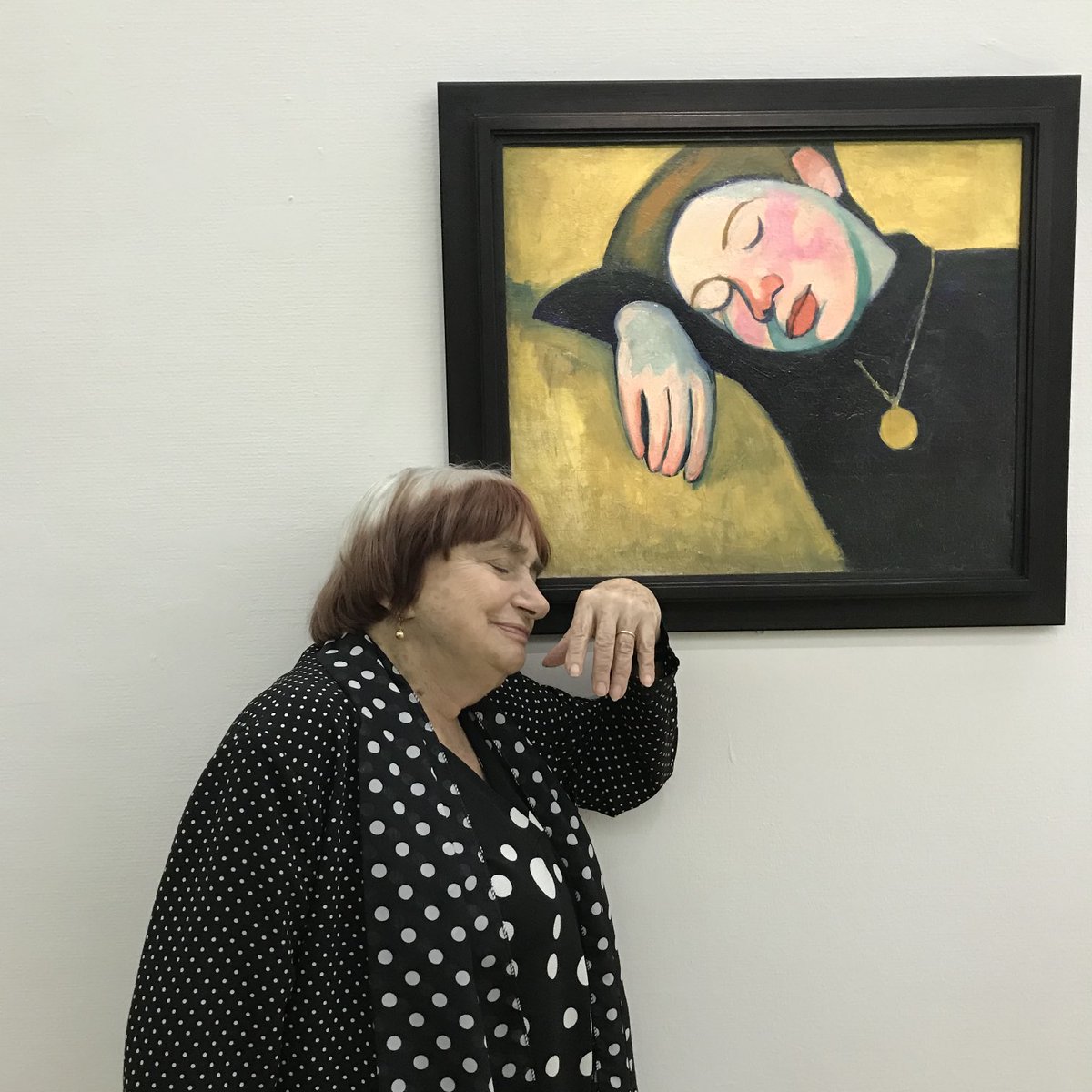 womensart1's tweet photo. Agnès Varda (1928 - 2019), hugely influential Belgian-born, French film director, screenwriter, photographer, and artist #WomensArt https://t.co/Mycmk45GAZ