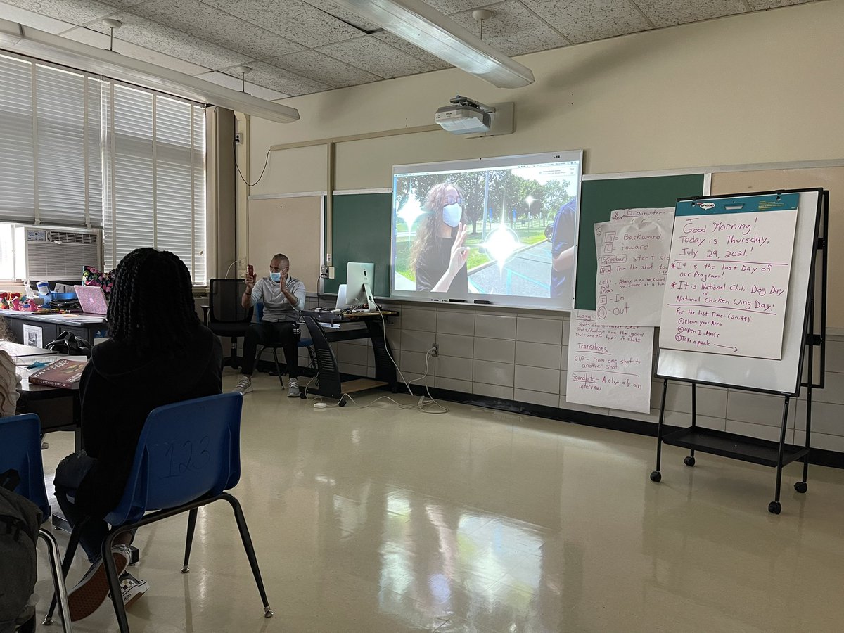 LMooreFMS_FTPS's tweet image. I am in awe of the talent and creativity of our amazing FMS Art Integration students! I learned a lot watching their How-To Videos. @MrPaspects_FTPS @HurdVPFMS_FTPS @KellyVPFMS_FTPS @SGS_FTPSchools