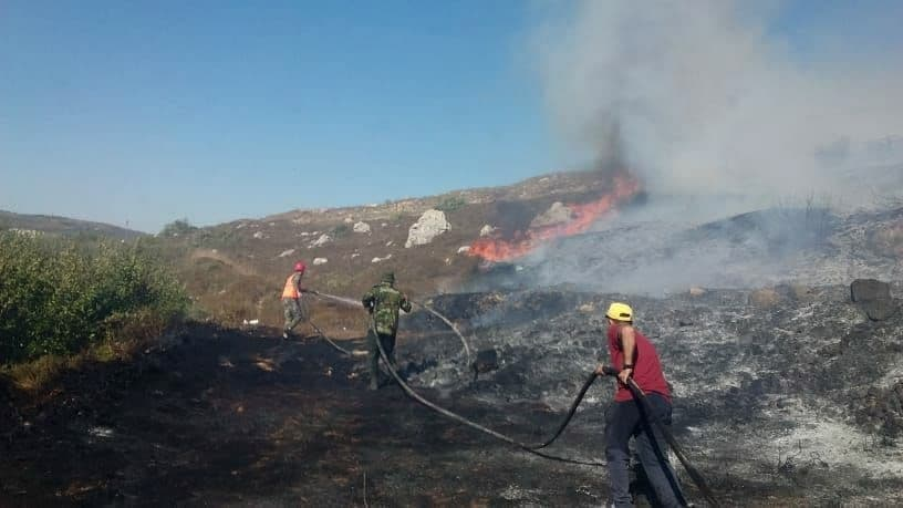 #Syria: Homs firefighting teams put out a fire in Al-Juwekhat town, western Homs countryside.