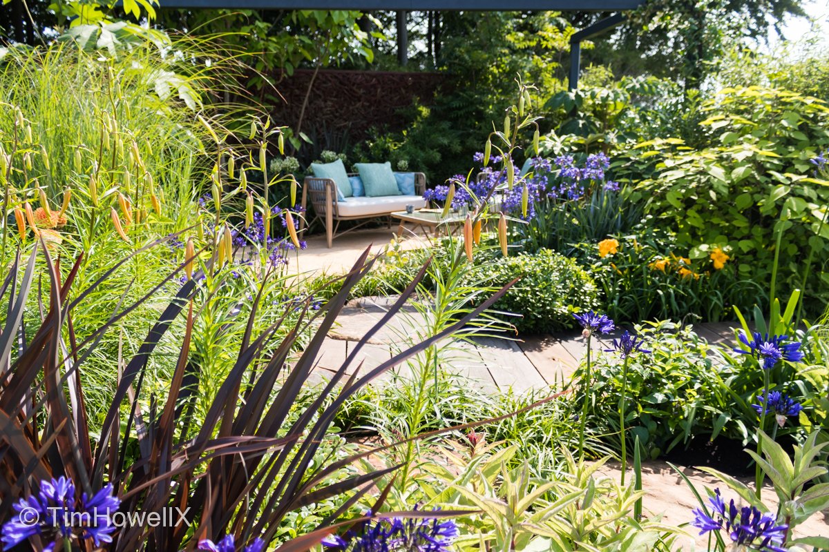 TimHowellX's tweet photo. #Top20Highlights of #RHSTatton #Highlight 05 "On Tropic" by @freddiegardens with its gorgeous lush plants from @ProvenderTweets &amp; also amazing attention to detail by both him &amp; his main contractor Matt James won gold, #YoungDesigner of the Year and "Best Construction" in category https://t.co/VQ3KAHgWWb