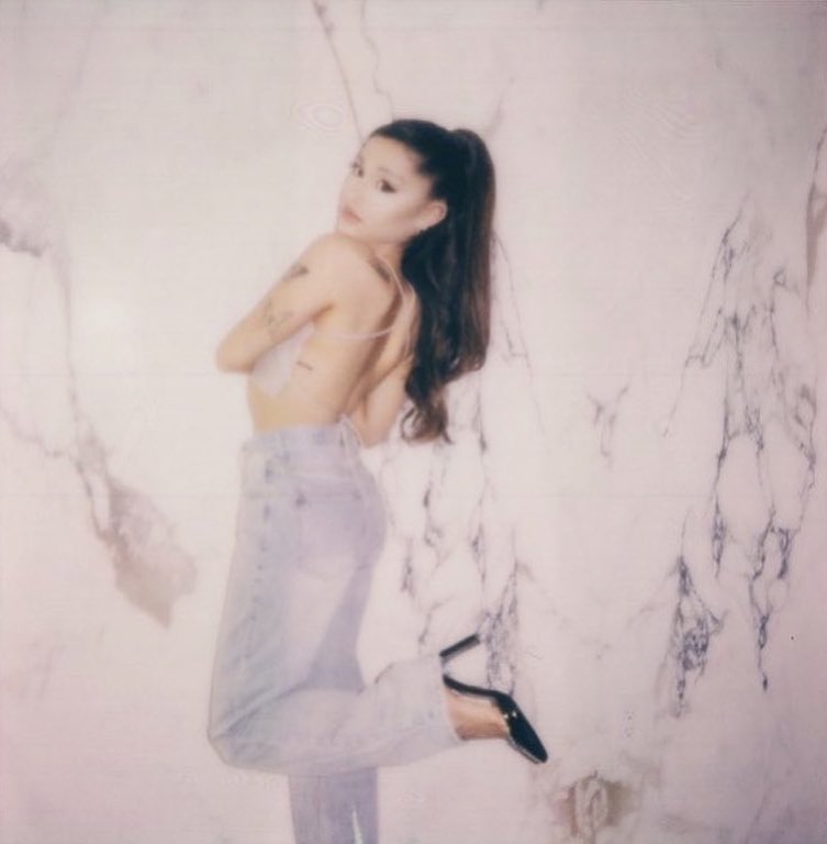 thinkerarishawn's tweet photo. Ariana Grande and Shawn Mendes, guys! https://t.co/wrWtCFZCg9