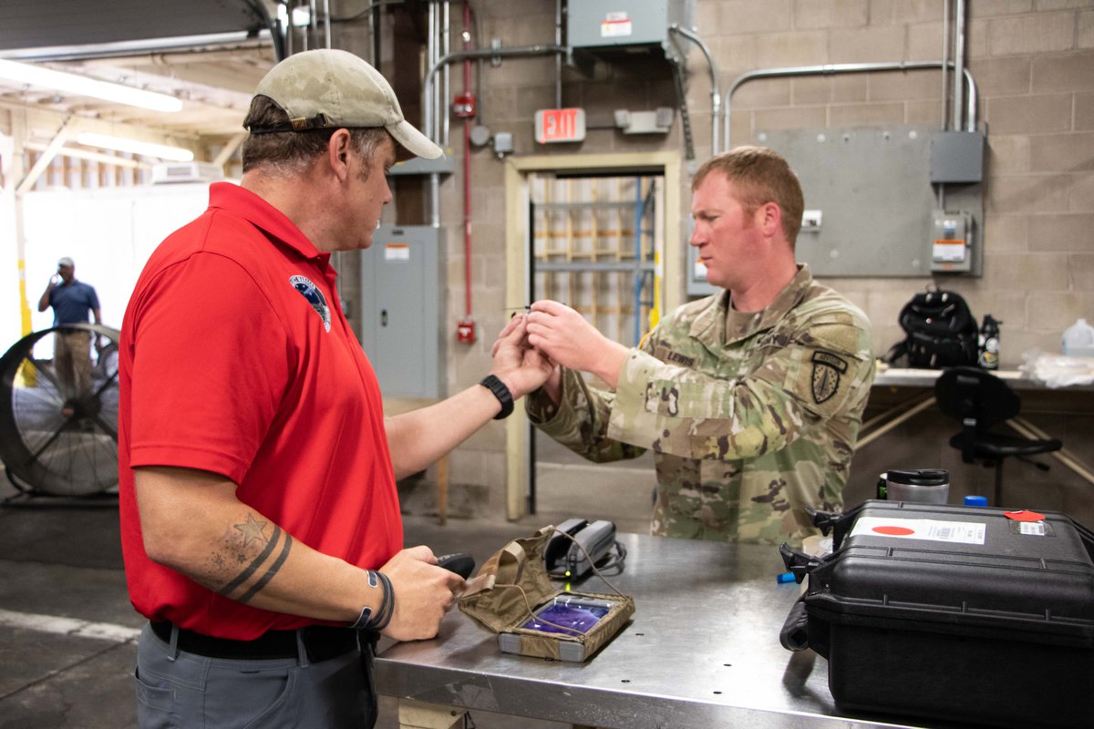 RIA_JMTC's tweet photo. Soldiers with Illinois National Guard and Ohio National Guard, were fielded the Soldier Borne Sensor system July 20 at JMTC. First equipment fielding at RIA-JMTC since partnering with PdM SMPT June 2011. @PEOSoldier @IL_Natl_Guard @OHNationalGuard https://t.co/papmggaJiv