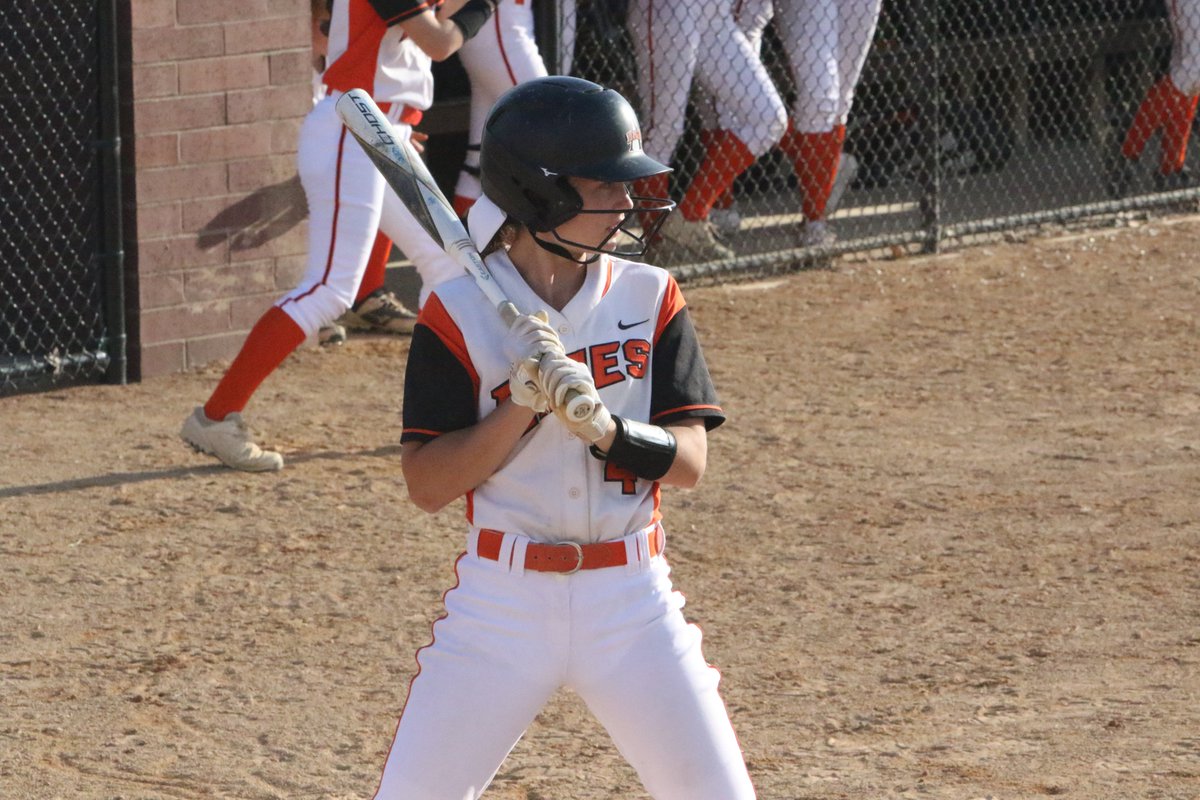 Congratulations to Ellie Lynch, who was selected to the Iowa Girls Coaches Association Class 5A All-District west team and All-State second team! 🌪️🥎🏆