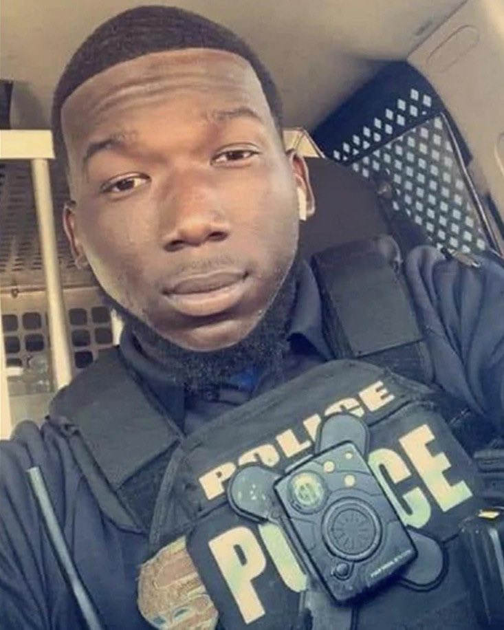 Rest In Peace Selma PD PO Marquis Moorer who was ambushed & killed on 7/27/21 while taking his meal break. He was only 25 years old. Please retweet to honor him 😞💙🖤🙏🏼 #BlueLivesMatter #BackTheBlue #EnoughIsEnough #StopKillingUs