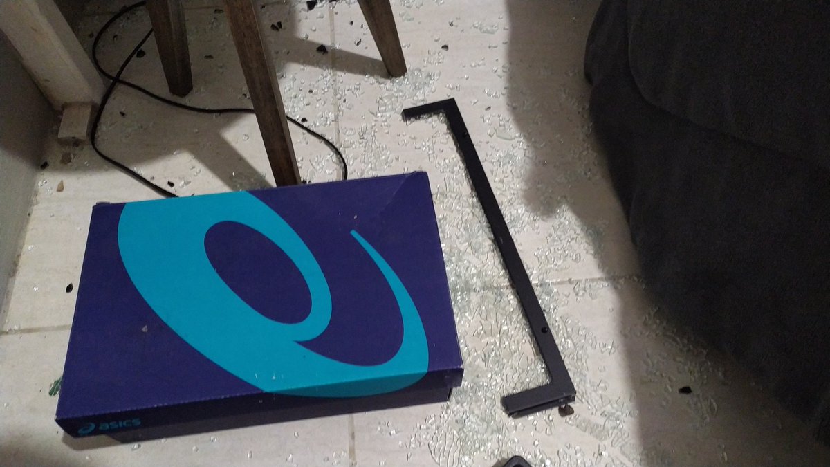 processador chegou, tudo pronto pra ligar a live até que... Oops
vou demorar pra limpar essa bagunça