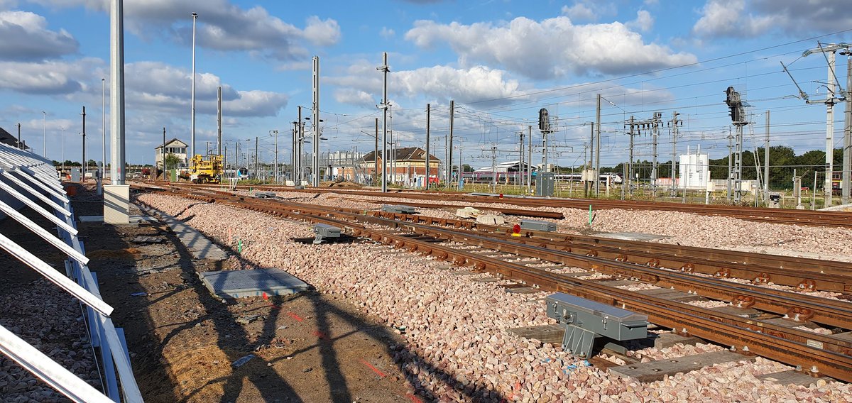 Visite aujourd'hui du chantier <a href="/SNCFReseau/">SNCF Réseau</a> de Nantes Blottereau, dans le cadre d un plan d aménagement de la métropole : nouveau poste d aiguillage en construction pour gérer les voies de circulation et les voies de garage complètement réorganisees. Mise en service mi nov 2022!🤞