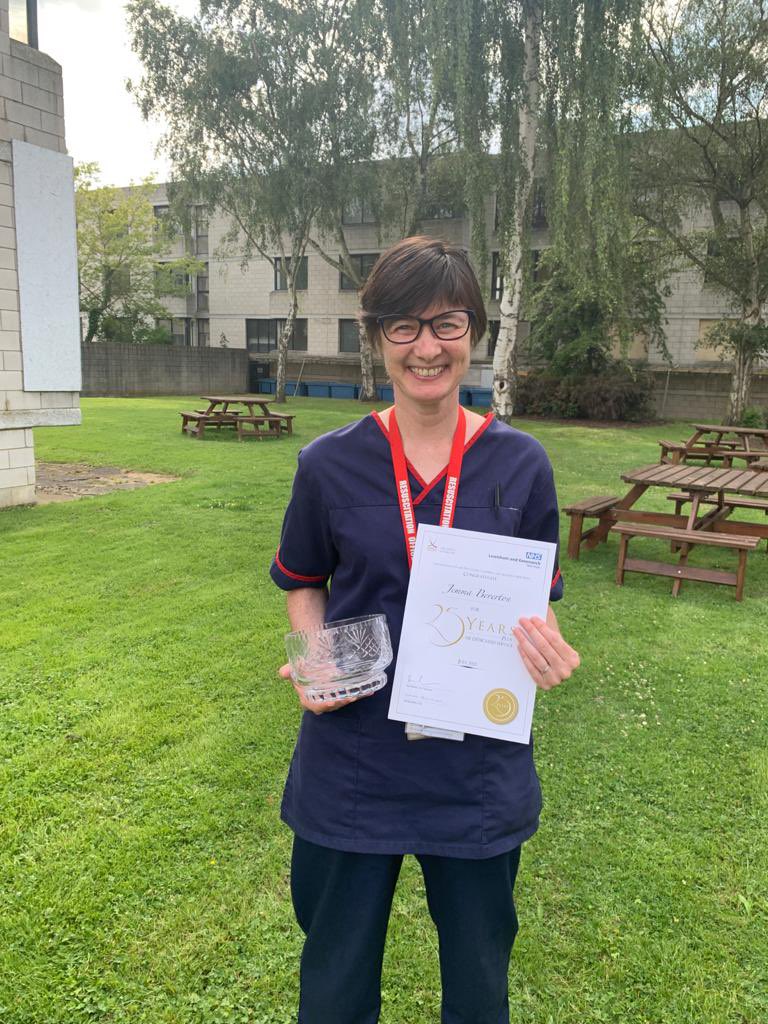 Resuscitation Services - LGT๐ณ๏ธโ๐ (@lgtresus) on Twitter photo Today our Resuscitation Officer Jemma received her Long Service Award for 25 years in the #NHS. 20 years as a paramedic with <a href="/Ldn_Ambulance/">London Ambulance Service</a> and the rest at <a href="/LG_NHS/">Lewisham and Greenwich NHS Trust</a> as an RO. Thank you Jemma for all your hard work especially over the last 18 months. Today our Resuscitation Officer Jemma received her Long Service Award for 25 years in the #NHS. 20 years as a paramedic with <a href="/Ldn_Ambulance/">London Ambulance Service</a> and the rest at <a href="/LG_NHS/">Lewisham and Greenwich NHS Trust</a> as an RO. Thank you Jemma for all your hard work especially over the last 18 months.