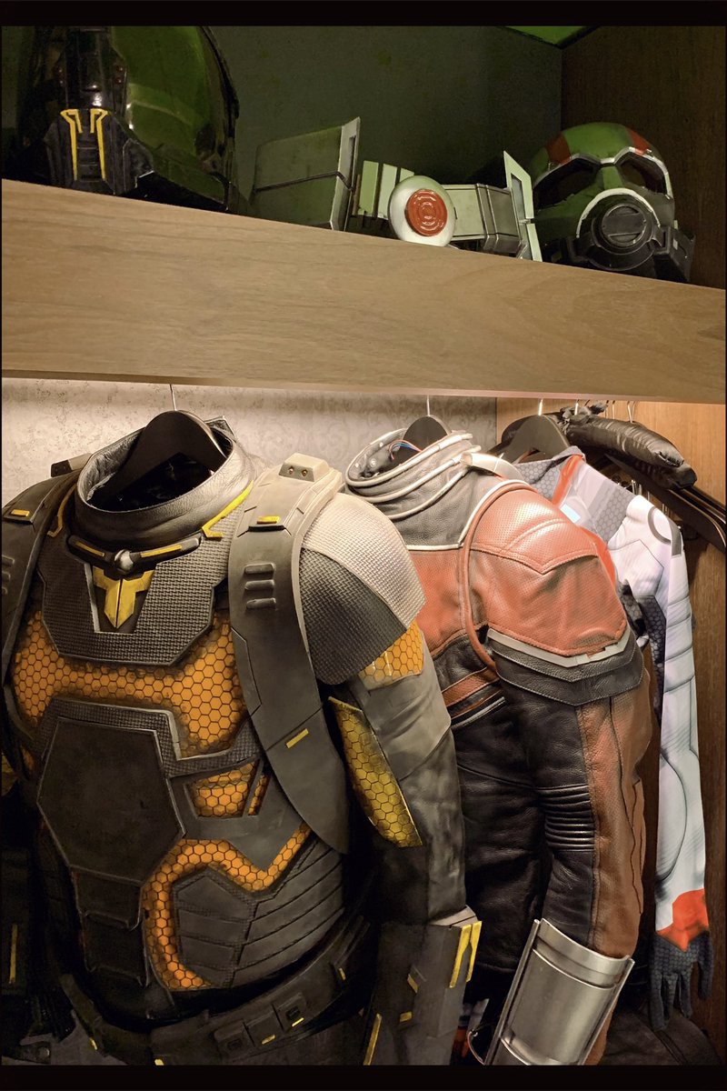 redpym_cosplay's tweet photo. Red Pym‘s Heroe‘s cabinet….
———————————————————————
#avengerscivilwar #cosplay #propmaker #Cosplayer #avengerscosplay #marvelcosplayer #cosplayer #mcu #quantumsuit #quantumrealmsuits #endgamesuit #endgamecosplay #antmancosplay #fantasybasel2021 #AntManandTheWaspQuantumania https://t.co/1r0LEbNYxu