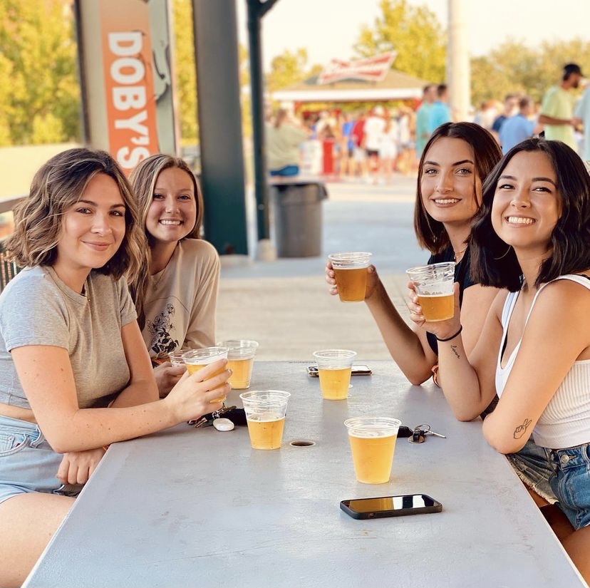 Grab your BUDs for Thirsty Thursday Tonight @chasriverdogs  
$1 Beer specials and <a href="/nattyheavy/">Spencer</a> calls for a perfect night ⚾️ 🍻 <a href="/budweiserusa/">Budweiser</a>
📷 @chasriverdogs