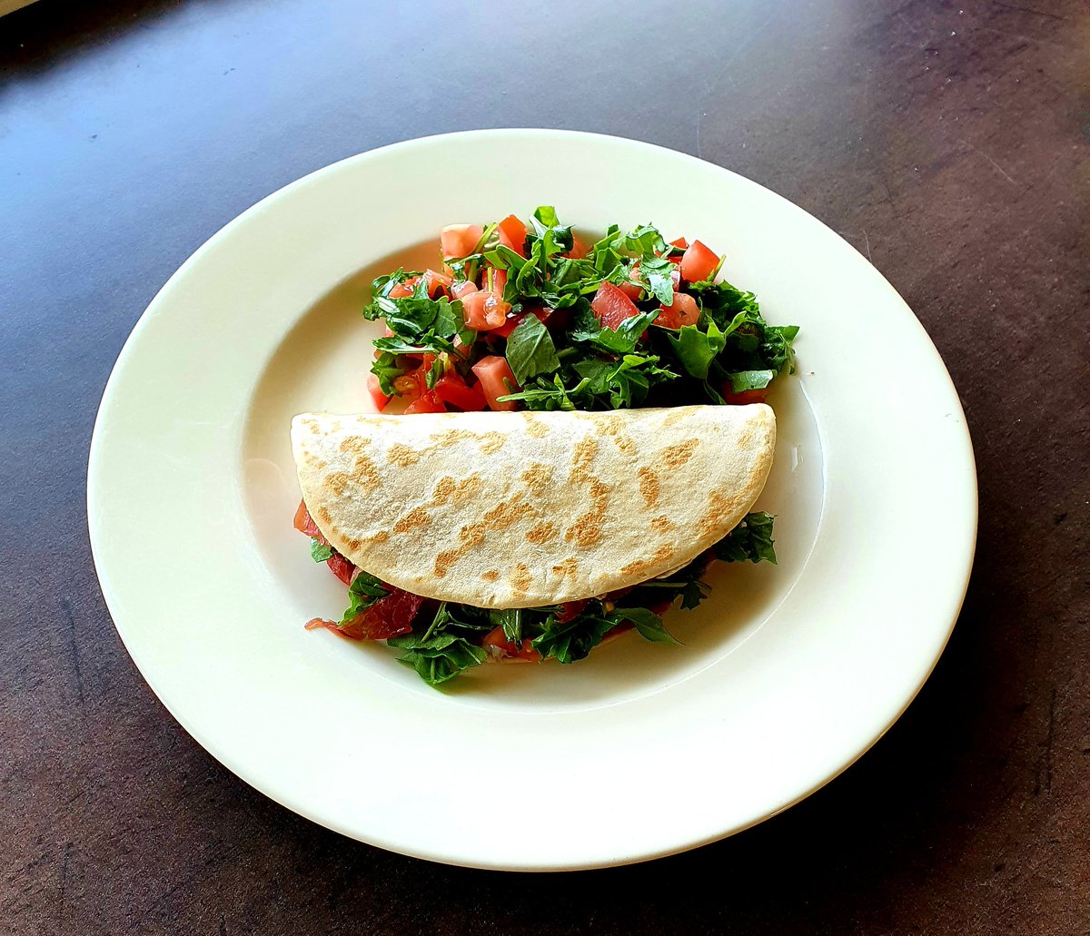 marsch1976's tweet photo. Soms is #Powerslim zo rot nog niet!
Wrap met carpaccio, ruccola, tomaat en.....💕 truffeltapenade 💕
#lowcarb #lowcals #lowfat #diabetesmellitus #beatthatshit
#truffeljunkie https://t.co/HvIKYEGtNT