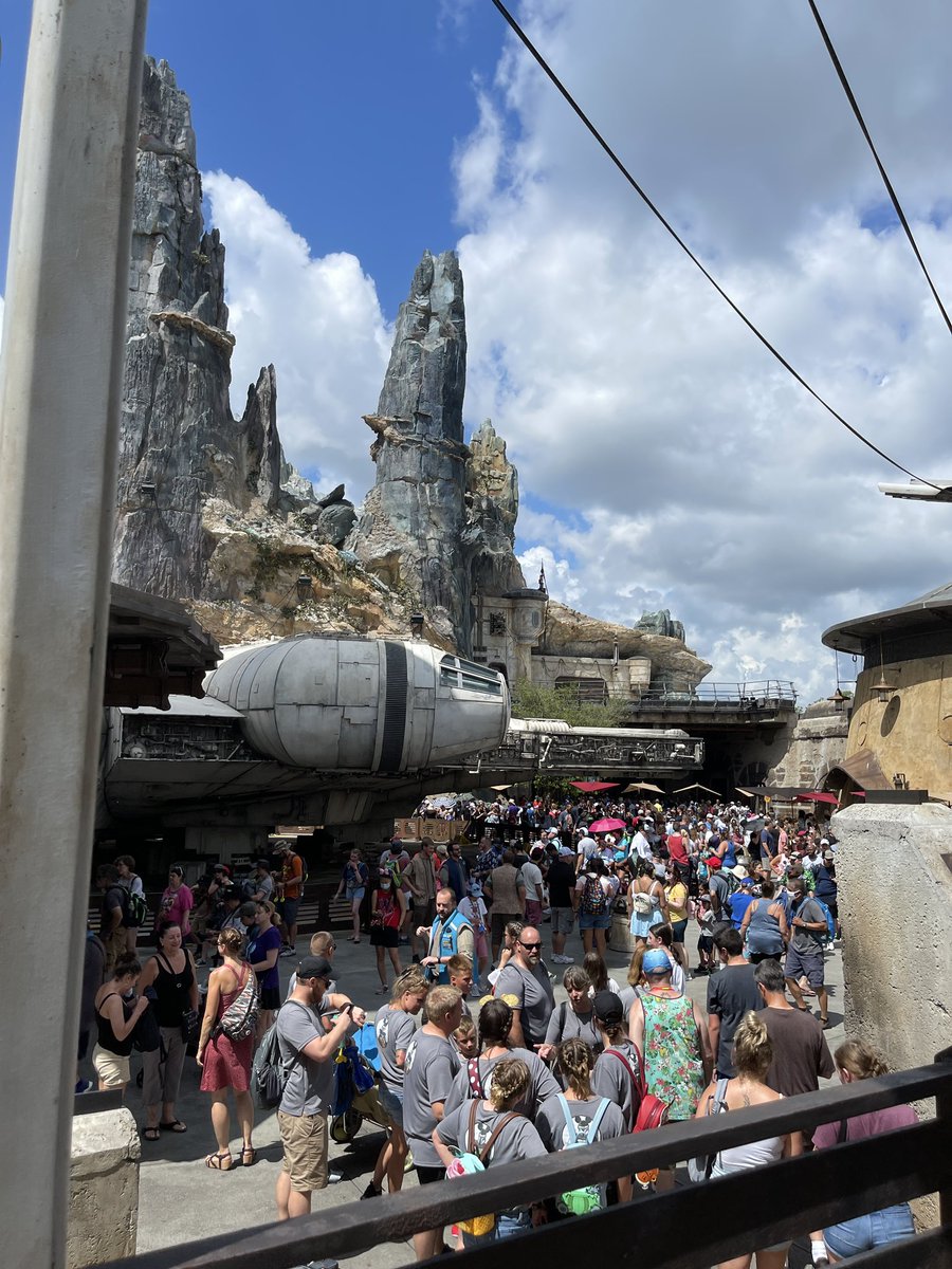 wendyquest's tweet photo. The #disneymaskmandate will really help stop the spread of disease once guests are inside.  Outside, everyone’s good. https://t.co/rSfASWsQrw