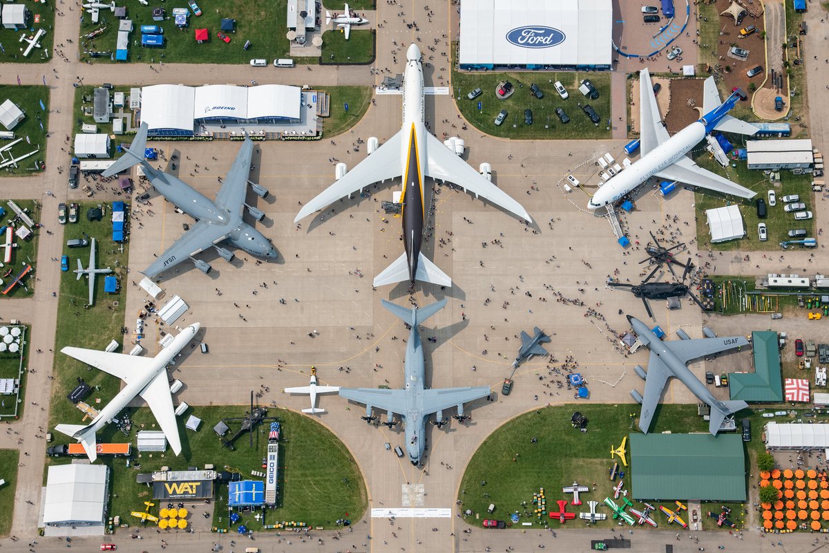 Talk about some big iron on Boeing Plaza. 📸 Connor Madison #OSH21