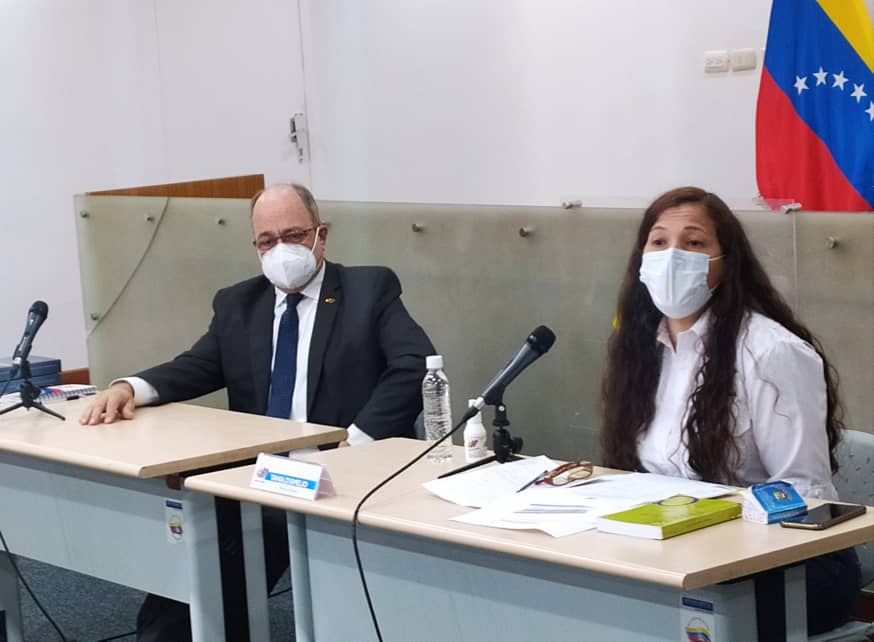 cneesvzla's tweet photo. #AlMomento El Consejo Nacional Electoral efectúa Acto sobre la composición paritaria y alterna para garantizar los derechos de participación política en las Elecciones Regionales y Municipales 2021. https://t.co/506nBawnJF