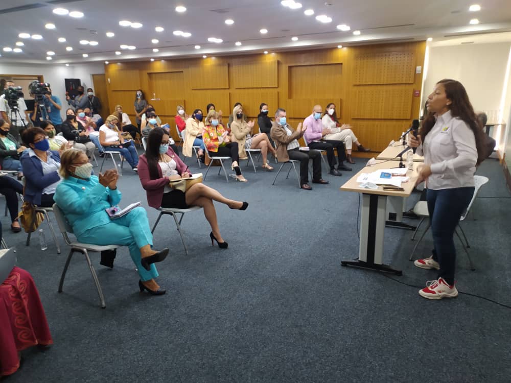 cneesvzla's tweet photo. #AlMomento El Consejo Nacional Electoral efectúa Acto sobre la composición paritaria y alterna para garantizar los derechos de participación política en las Elecciones Regionales y Municipales 2021. https://t.co/506nBawnJF