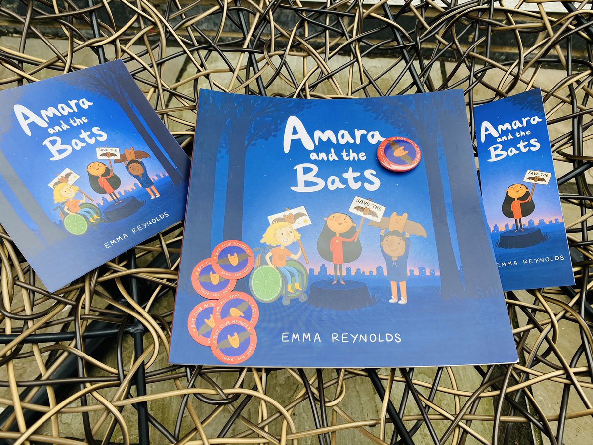 Thank you so much for all the lovely Amara goodies @EmmaIllustrate, you’re very kind 💙🦇 📘🦇💙
#AmaraAndTheBats #picturebook #illustration @simonschuster