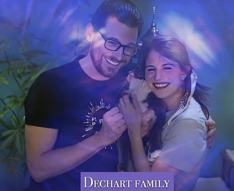 cyber_dno28's tweet photo. My favorite family
#BryanDechart #DechartGames #ConnorArmy #ameliaroseblaire https://t.co/DDhBlIWAmk