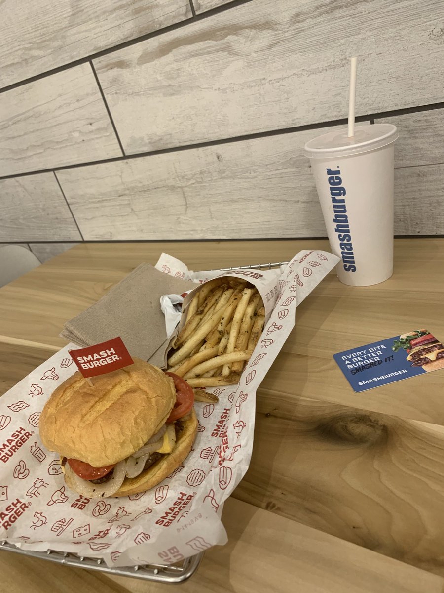 It’s lunch time and I’m thinking about that ⁦<a href="/Smashburger/">Smashburger</a>⁩ 🍔 I had last night 🤤…. Welcome to DC 😋