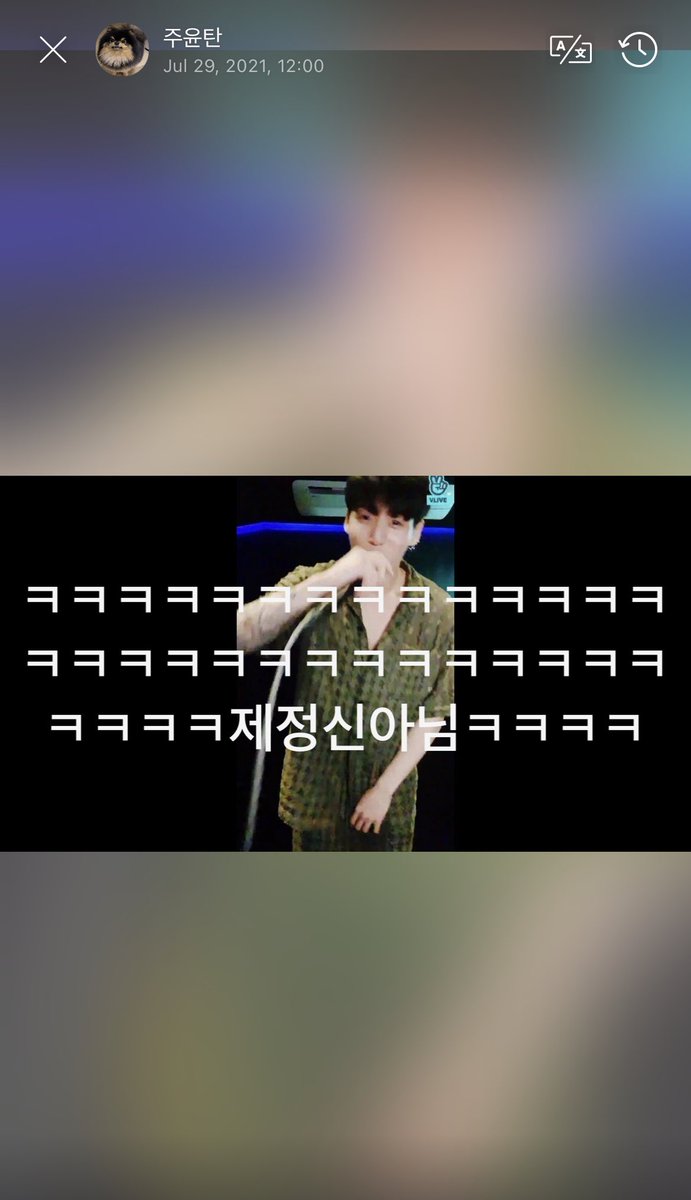 miiniyoongs's tweet photo. [210730 V Weverse Moment]

🐻 kekekekekekekekeke he’s not in the right mind kekekeke https://t.co/GNAP0JSsRy