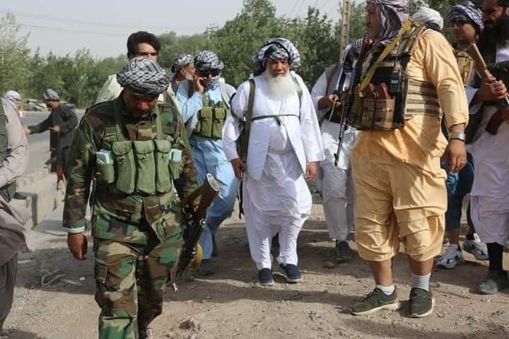 SBreakingNews1's tweet photo. امیر اسماعیل خان هرات کې د جګړې لومړۍ کرښې ته ورغلی. https://t.co/YqkOpW1hgg