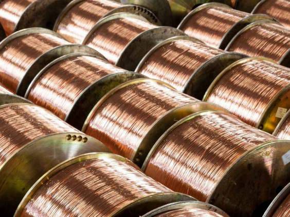 CopperE29's tweet photo. Why #copper could be good as #gold for investors right now? Cu places 3rd after Au and Ag for jewellers but tops the list for builders and engineers. To add, EVs require 2-4X more Cu than the combustion engine.

Learn more:

https://t.co/zSzSoYWmEP 

$ECU.V #Element29 #EMTRF https://t.co/I5FDuJq055