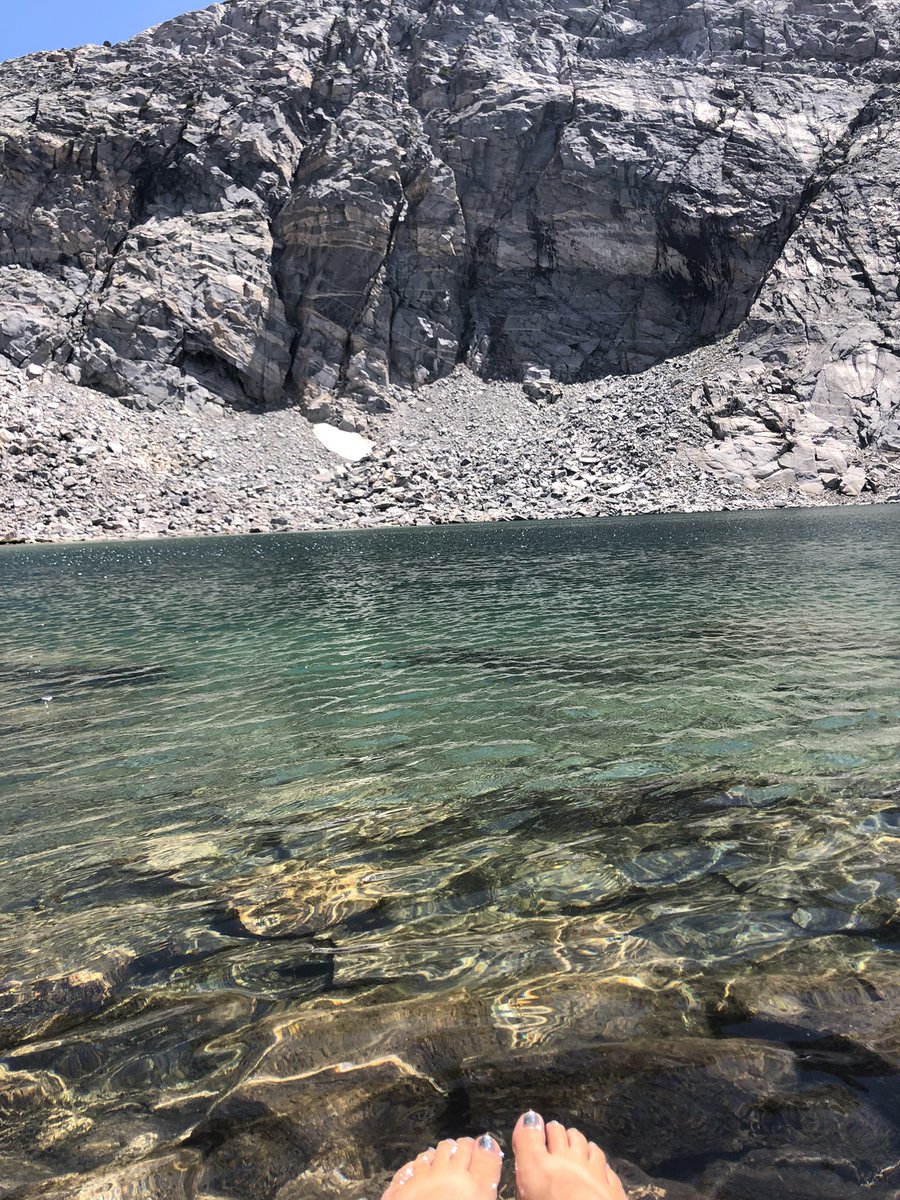 tinajeoh's tweet photo. A little R&amp;R by a high mountain lake #easternsierras #snowinjuly https://t.co/tglf4udAPv