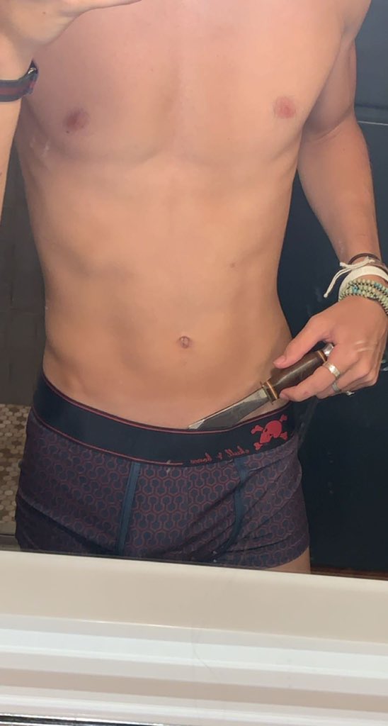 Robinwood2420's tweet photo. Redoing my pinned!
⁃Not new to #nsfwtwt #nsfwtwitter !
⁃19 (MDNI!)
⁃He/Him
⁃Dom leaning
⁃Soft &amp; hard kinks
↻ and ♡ to be mutuals! https://t.co/GyUEsAqzwi
