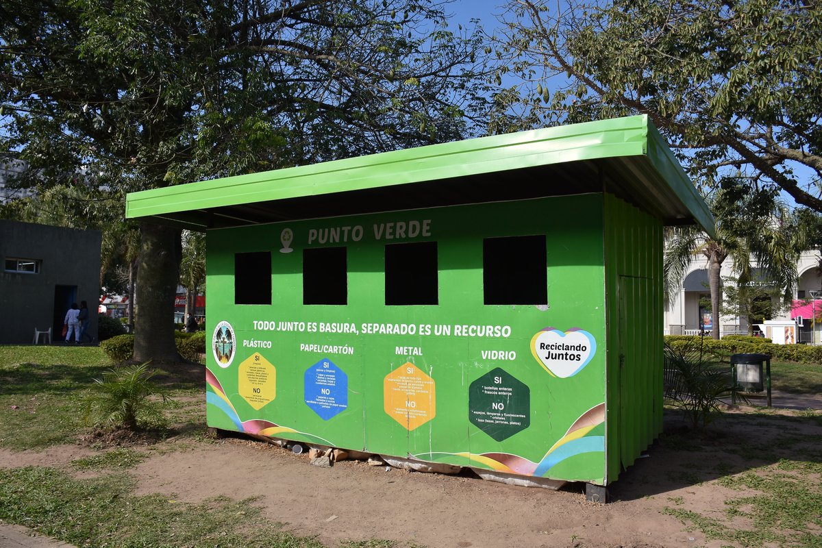 tassanoeduardo's tweet photo. Esta iniciativa se suma a los seis Puntos Verdes que ya están funcionando en las plazas #Libertad, #Torrent, #JuanDeVera, #Evita y los parques #Mitre y #CambáCuá y, pronto, habilitaremos otros en diferentes espacios verdes. https://t.co/E8taMq2RlG