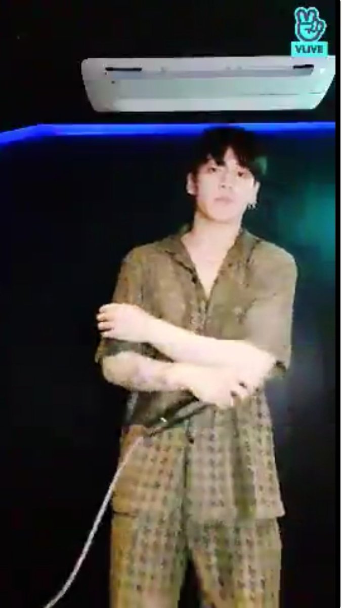 sellamat29's tweet image. JUNGKOOK....
JIDAT 
TATO+LENGAN KEKAR
WAJAH GUMUS
TERPAMPANG DENGAN NYATA...
AKJFSKAJGSKAJHFSKAKJGAKAG
terimakasih untuk mini konsernya,seneng pake banget
😭😭😭😭😭😭😭😭😭😭😭😭