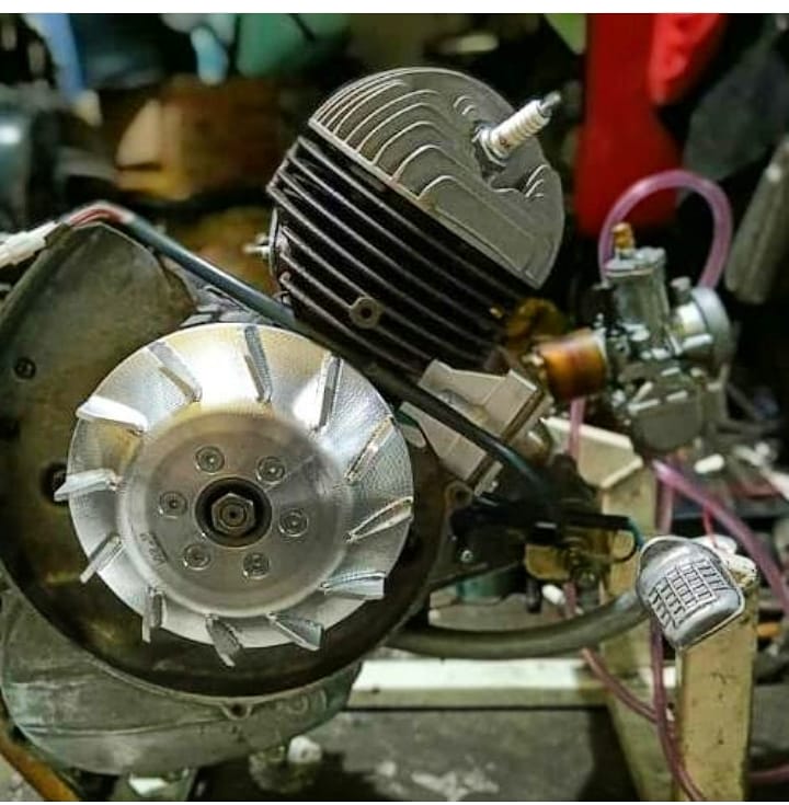hidayatwihdan's tweet photo. Mau tak bonceng gk dek??? Motorku hanya Vespa.
@TweetVespa
#vespasmallframe
#vespapts100 https://t.co/LYtfquicQD
