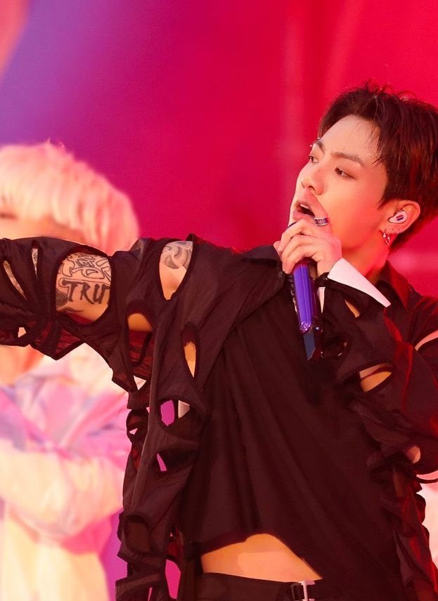 jkfication's tweet photo. SE HIZO NUEVOS TATUAJES WTF https://t.co/FnzHO5GXiu