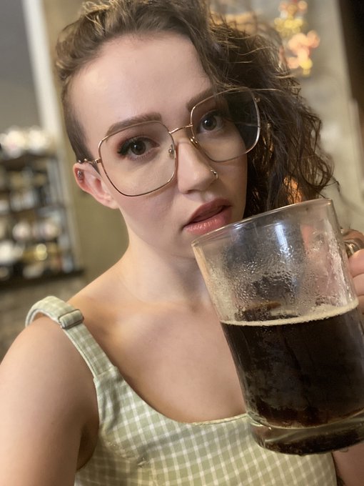 nitro cold brew as big as my head?? yes please 😋 who’s funding my coffee habit?? ☕️ https://t.co/hsm