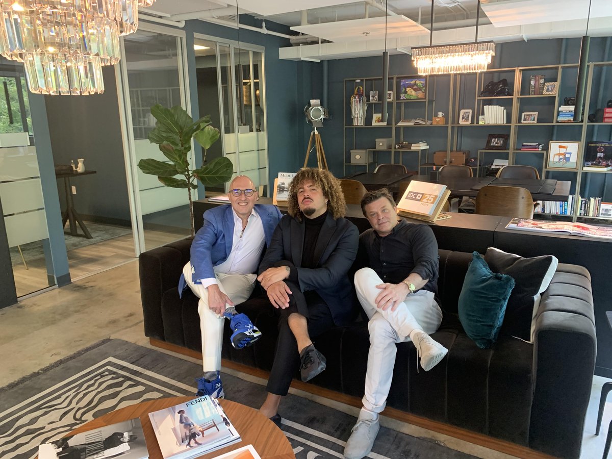 jeffransdellvc's tweet image. We built the #FuelStation as a place for creatives to feel at home, whenever, wherever.  So it gives me absolute pleasure to see @Maffio in our office, shooting for @billboard magazine alongside incredible partners Leslie Zigel and Javier Feito. #JustHome