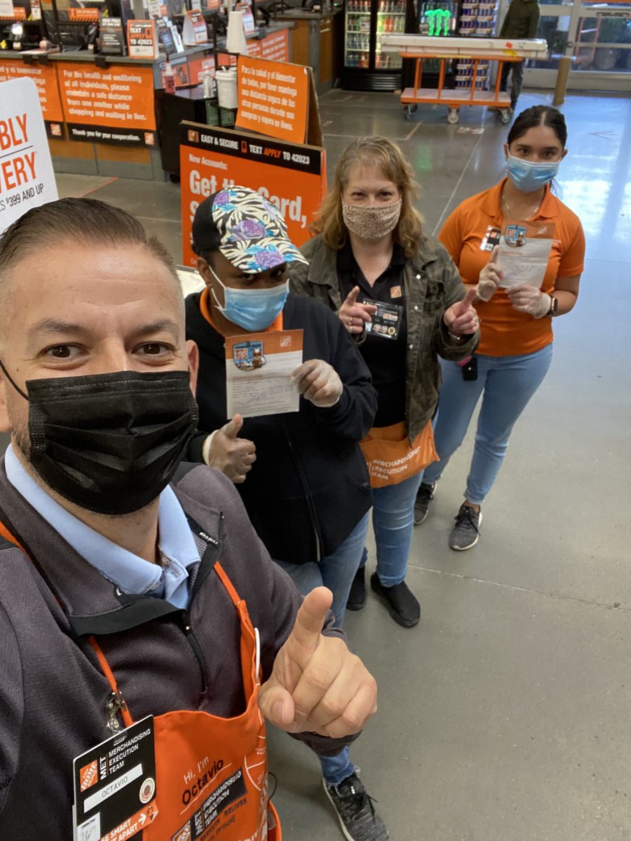 o_gutierrez72's tweet photo. Lots of recognition to go around at the Hercules Home Depot! Had the opportunity to recognize Scott, Linda, Shamyra and Arlene for doing an amazing job driving instock and store standards! Look at that door knob aisle, wow! #PacNorthProud #METDrivesSales https://t.co/MxuIvFezQq