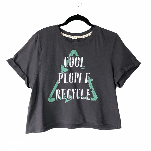 TShirtAddicts's tweet photo. So good I had to share! Check out all the items I'm loving on @Poshmarkapp from @slyisomshop #poshmark #fashion #style #shopmycloset #recycledthreads #luckybrand #shopevelynne: https://t.co/d1Uos05Zy2 https://t.co/dlorUGFP6c