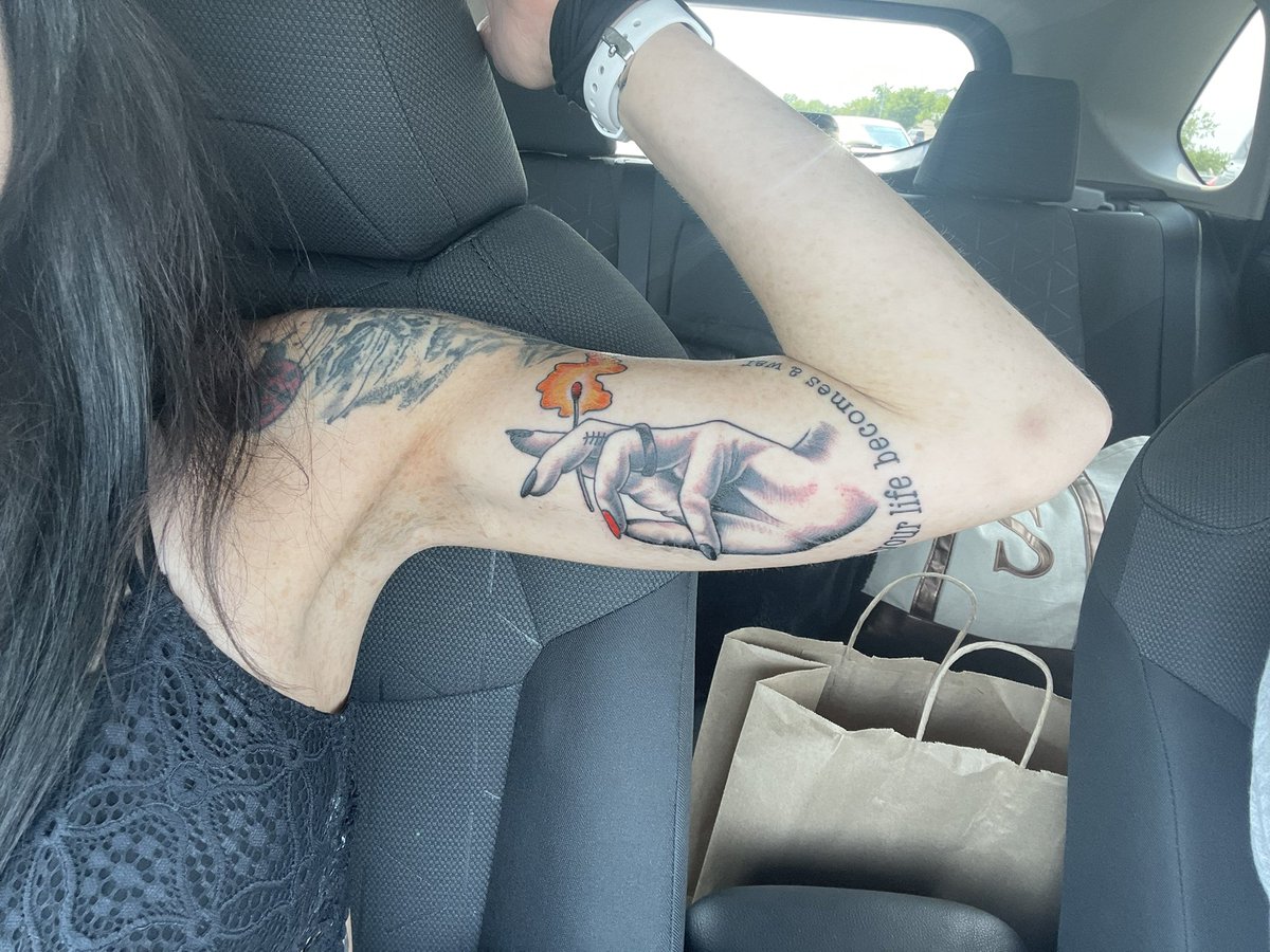 ren_rum's tweet photo. Finally got my @blackveilbrides STWOF tattoo done. Absolutely in love with how it turned out. 

“When your life becomes a war… set the world on fire” 🌍🔥 

Artist IG: Handstattoos

#BlackVeilBrides #Andybiersack #bvbarmy #bvb #andyblack #stwof https://t.co/nViPJNRM5e