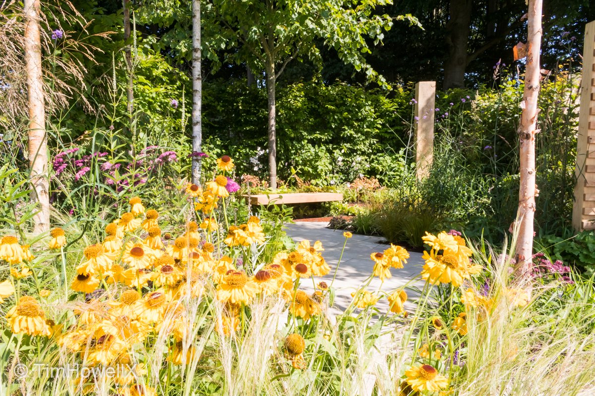TimHowellX's tweet photo. #Top20Highlights of #RHSTatton #Highlight 11 "It's OK Not To Be OK" designed by @gdesignerjames and built by @Topoforma drew attention to the issues of mental health, particularly in men who are often reluctant to admit they have a problem. https://t.co/yZKBoVoYud